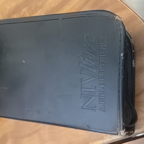 NIV Live: A Bible Experience the Complete Holy Bible on CDs - Picture 7 of 8